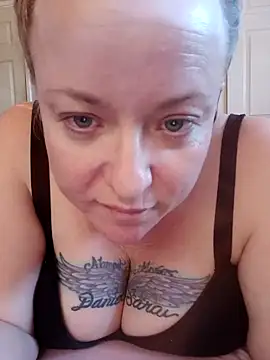 Snapshot of julimonroe chatting on 9, 2, 2025 julimonroe online show from 9, 2, 2025