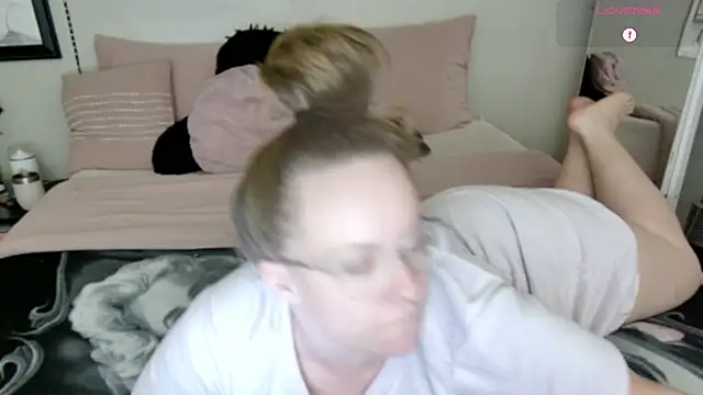Snapshot of julimonroe chatting on 13, 2, 2025 julimonroe online show from 13, 2, 2025