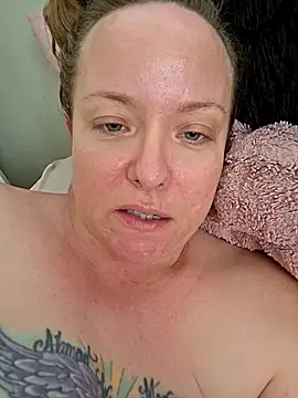 Snapshot of julimonroe chatting on 28, 2, 2025 julimonroe online show from 28, 2, 2025