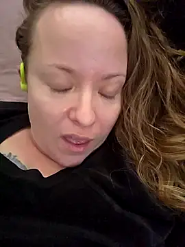 Snapshot of julimonroe chatting on 1, 3, 2025 julimonroe online show from 1, 3, 2025
