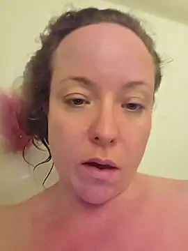 Snapshot of julimonroe chatting on 6, 3, 2025 julimonroe online show from 6, 3, 2025