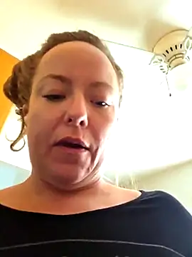 Snapshot of julimonroe chatting on 7, 3, 2025 julimonroe online show from 7, 3, 2025