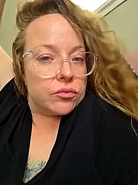 Snapshot of julimonroe chatting on 11, 3, 2025 julimonroe online show from 11, 3, 2025