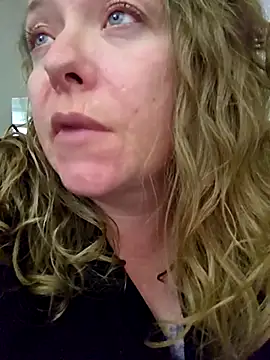 Snapshot of julimonroe chatting on 12, 3, 2025 julimonroe online show from 12, 3, 2025