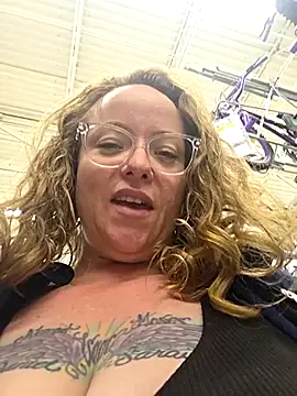 Snapshot of julimonroe chatting on 21, 3, 2025 julimonroe online show from 21, 3, 2025