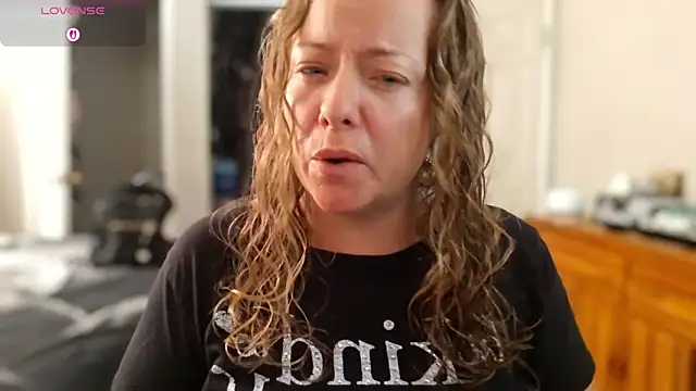 Snapshot of julimonroe chatting on 9, 9, 2025 julimonroe online show from 9, 9, 2025