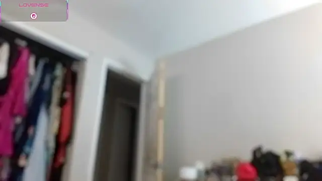 Snapshot of julimonroe chatting on 11, 9, 2025 julimonroe online show from 11, 9, 2025