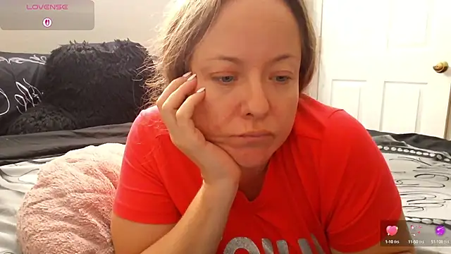 Snapshot of julimonroe chatting on 16, 9, 2025 julimonroe online show from 16, 9, 2025