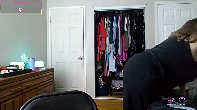 Snapshot of julimonroe chatting on 22, 9, 2025 julimonroe online show from 22, 9, 2025