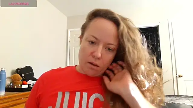 Snapshot of julimonroe chatting on 23, 9, 2025 julimonroe online show from 23, 9, 2025