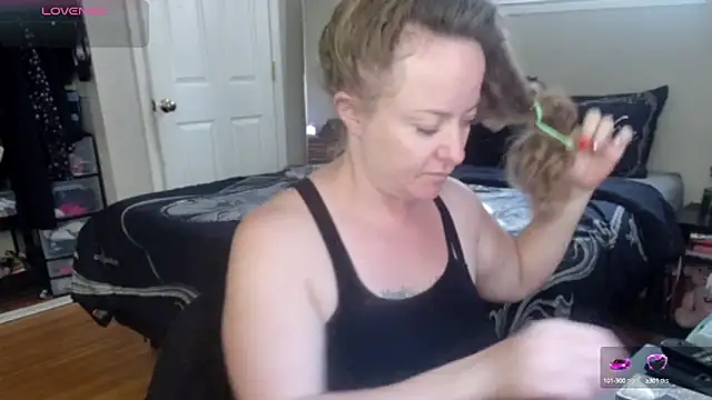 Snapshot of julimonroe chatting on 26, 9, 2025 julimonroe online show from 26, 9, 2025