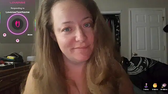 Snapshot of julimonroe chatting on 9, 10, 2025 julimonroe online show from 9, 10, 2025