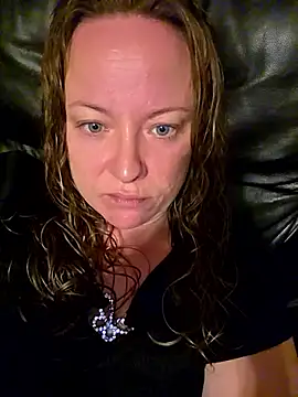 Snapshot of julimonroe chatting on 20, 10, 2025 julimonroe online show from 20, 10, 2025