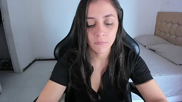 EmmaGrace1999 online show from 10, 1, 2026