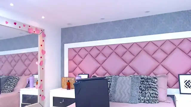 DanielaDuff online show from 6, 3, 2026