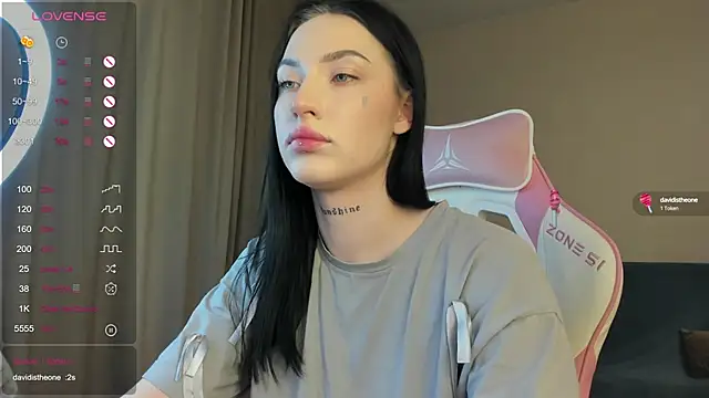 JenniferQueen11 online show from 2, 2, 2025