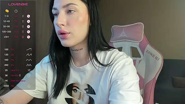 JenniferQueen11 online show from 6, 2, 2025