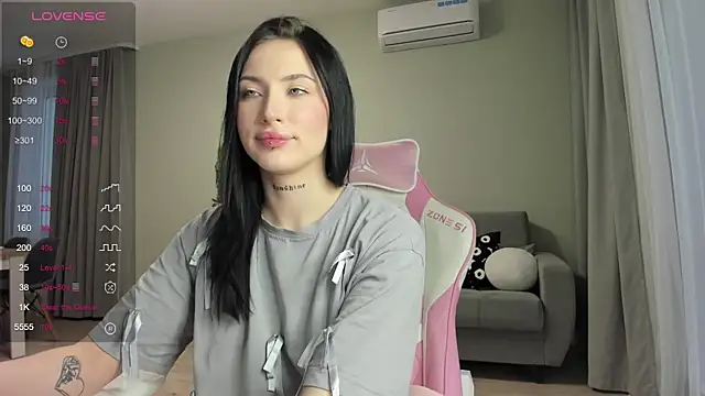 JenniferQueen11 online show from 12, 2, 2025