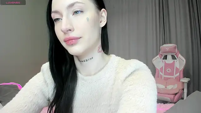 JenniferQueen11 online show from 5, 10, 2025