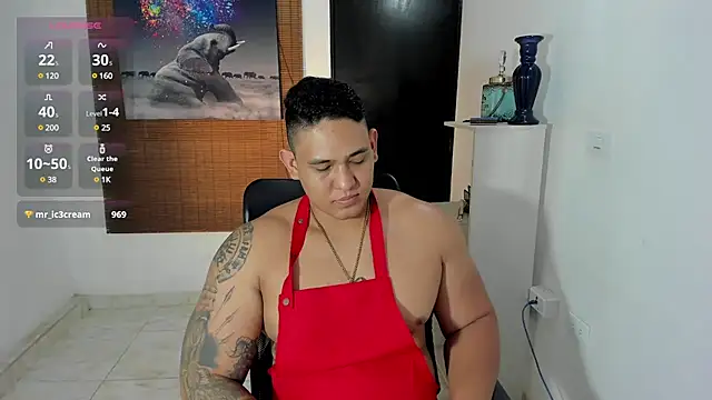 Snapshot of Colton_Massif chatting on 12, 3, 2025 Colton Massif online show from 12, 3, 2025