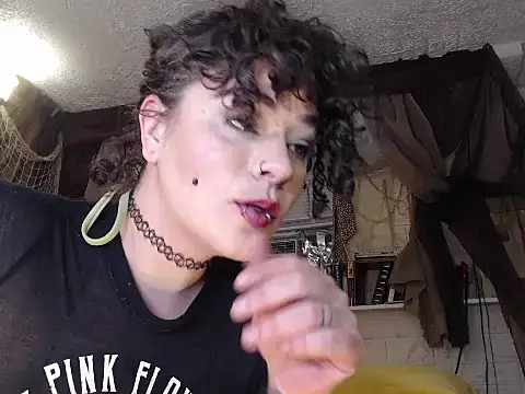 Snapshot of MaxiMillz chatting on 9, 11, 2025 MaxiMillz online show from 9, 11, 2025