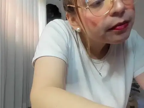 lorenitabella online show from 17, 10, 2025