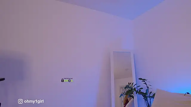 Snapshot of Fallinlove1 chatting on 10, 11, 2025 Fallinlove1 online show from 10, 11, 2025