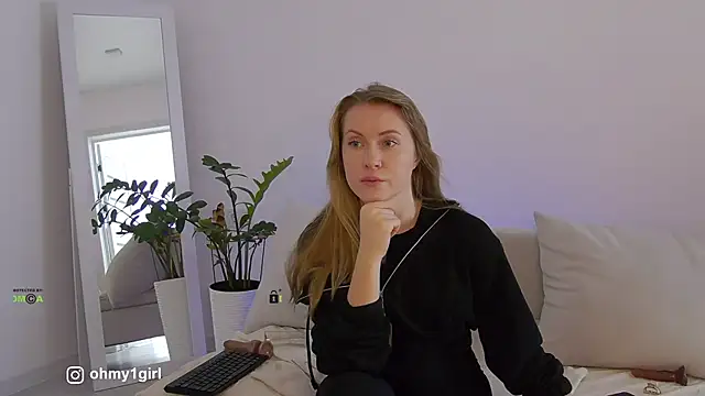 Snapshot of Fallinlove1 chatting on 27, 2, 2026 Fallinlove1 online show from 27, 2, 2026