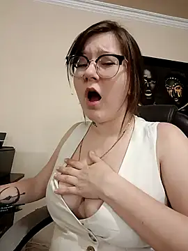 HunnyyLove online show from 2, 1, 2025