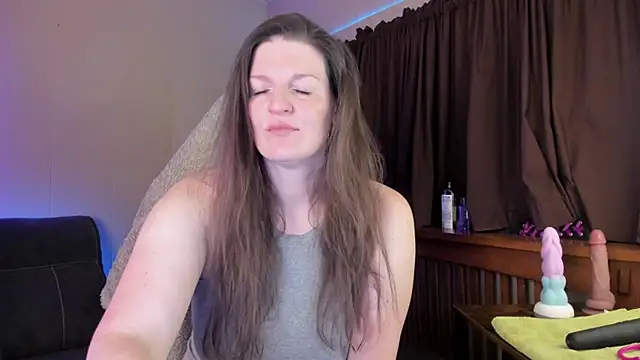 Kelly Carolina online show from 3, 12, 2025