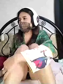 Snapshot of _Shimmerlyn_ chatting on 12, 1, 2025 Shimmerlyn online show from 12, 1, 2025