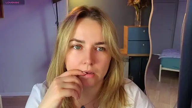 Snapshot of Mira_Mermayd chatting on 28, 4, 2026 Mira Mermayd online show from 28, 4, 2026