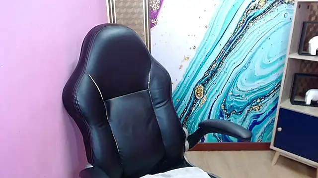 Snapshot of Amy_Ronan chatting on 5, 11, 2025 Amy Ronan online show from 5, 11, 2025