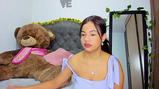 Snapshot of AnahiRivera chatting on 13, 10, 2025 AnahiRivera online show from 13, 10, 2025