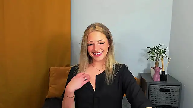 Snapshot of LilyBlondee chatting on 22, 3, 2025 LilyBlondee online show from 22, 3, 2025