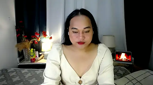 Snapshot of bettina_love chatting on 9, 12, 2024 bettina love online show from 9, 12, 2024