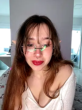 tsuki chan on online show from 20, 10, 2025