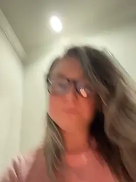 Snapshot of Vivian_MayXxX chatting on 5, 3, 2025 Vivian MayXxX online show from 5, 3, 2025