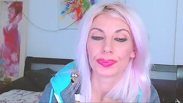 HoneyLara online show from 18, 2, 2025