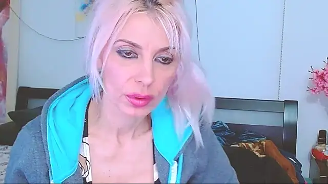 HoneyLara online show from 24, 2, 2025