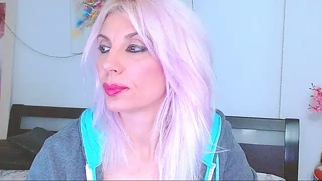 HoneyLara online show from 7, 3, 2025