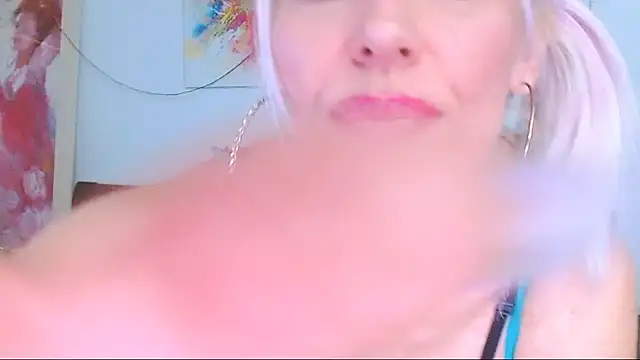 HoneyLara online show from 9, 3, 2025