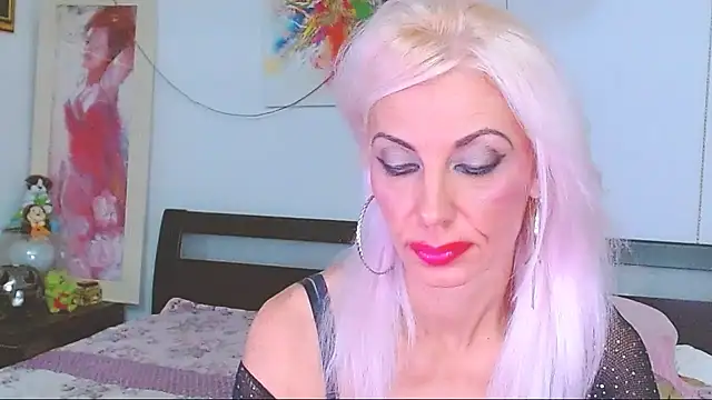 HoneyLara online show from 14, 9, 2025