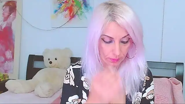 HoneyLara online show from 19, 10, 2025