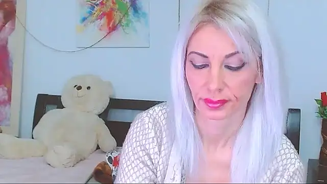 HoneyLara online show from 9, 2, 2026