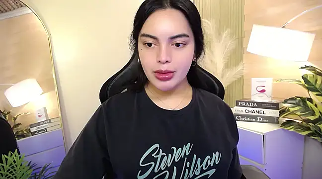 HotstuffCherrySummer online show from 13, 1, 2025