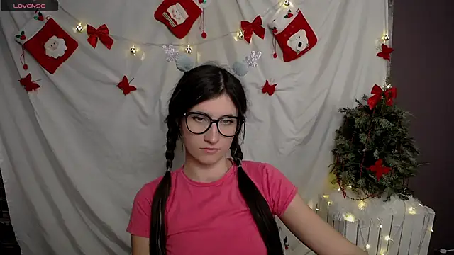 Snapshot of MaryEm976 chatting on 10, 12, 2024 MaryEm976 online show from 10, 12, 2024