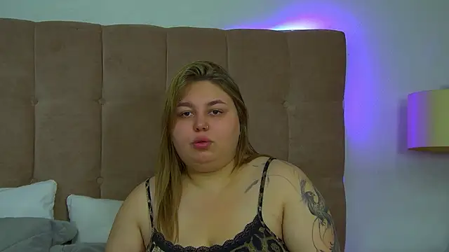 Snapshot of LillianKim chatting on 6, 11, 2025 LillianKim online show from 6, 11, 2025