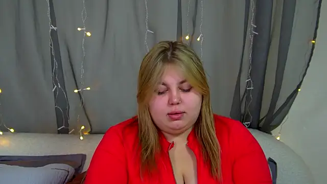 Snapshot of LillianKim chatting on 13, 11, 2025 LillianKim online show from 13, 11, 2025