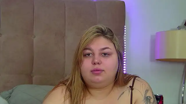 Snapshot of LillianKim chatting on 18, 11, 2025 LillianKim online show from 18, 11, 2025